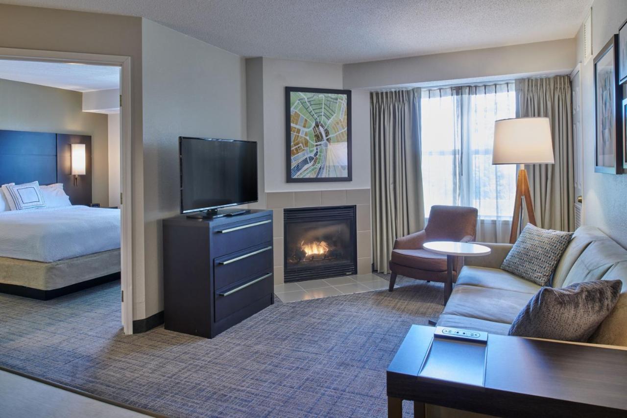 Two-Bedroom Suite Fireplace,1294087765:JPEG